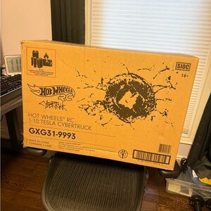 Hot Wheels 1:10 Tesla Cybertruck remote control Limited Edition GXG31-9993